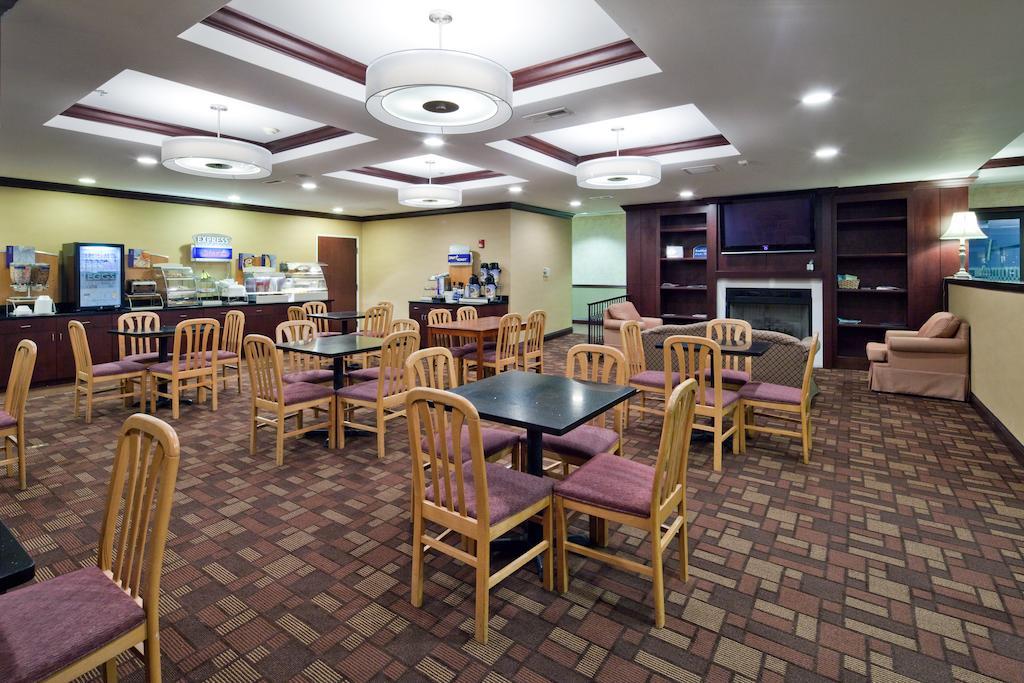 Holiday Inn Express Cincinnati-Lawrenceburg Exterior foto