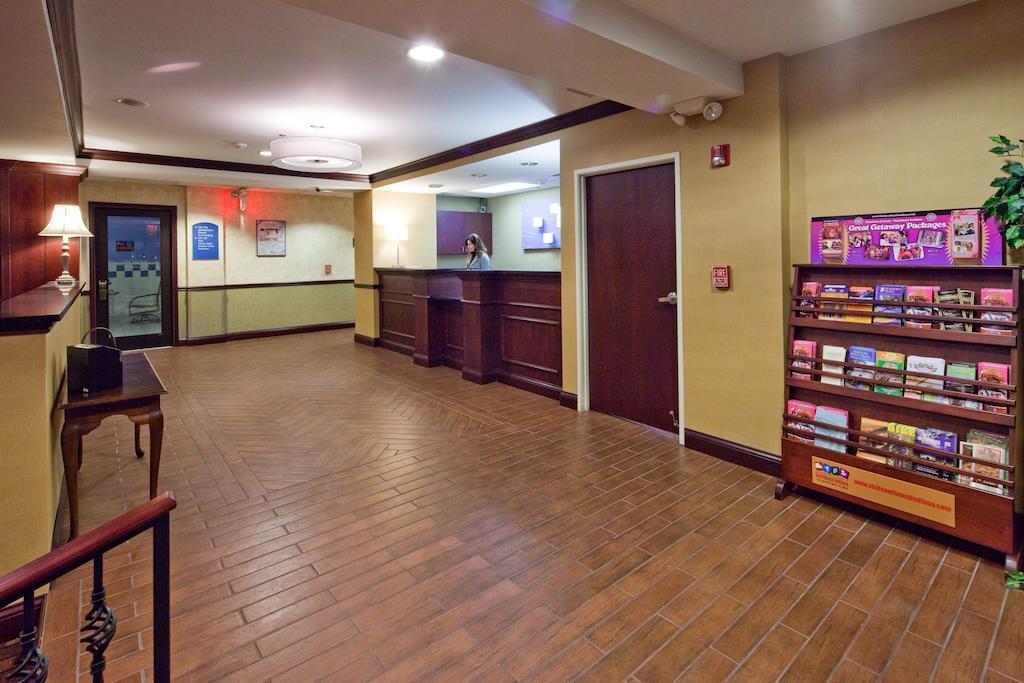 Holiday Inn Express Cincinnati-Lawrenceburg Exterior foto